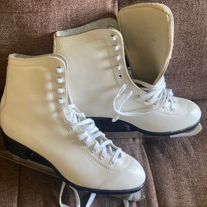 Skates CCM